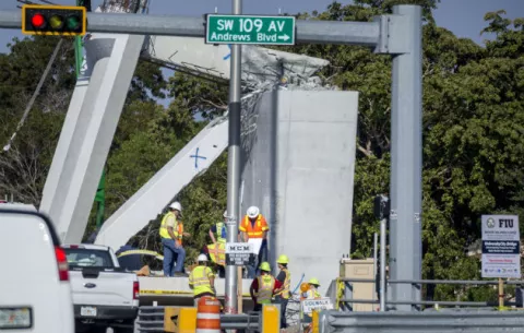 Hallan el cuerpo de la última víctima del colapso del puente peatonal en Miami