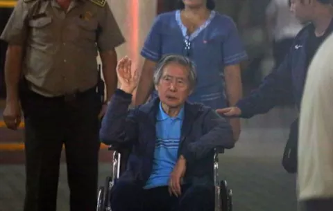 El expresidente Fujimori fue internado en una clínica
