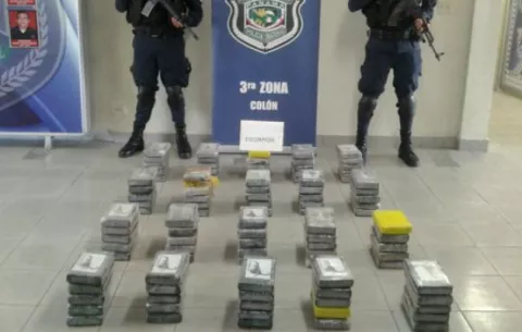 ¡Sorprendidos! Decomisan 88 paquetes de supuesta cocaína 