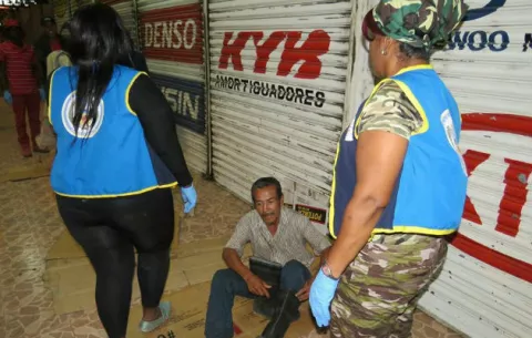 Treinta y dos indigentes son sacados de las calles de Colón en operativos