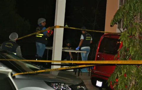 Infante fallece tras ser atropellado y matan a sujeto en intento de asalto
