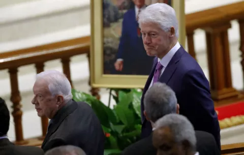 El expresidente Jimmy Carter  dice que reza por el mandatario Donald Trump