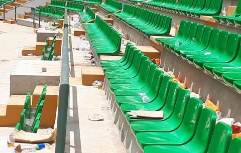 Kenny Serracín amaneció inundado de basura,  Pandeportes tuvo lenta reacción para limpiar