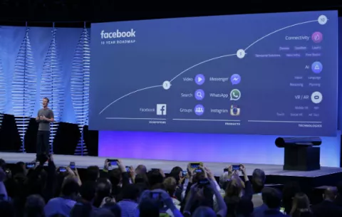 El fundador de Facebook Mark Zuckerberg pide perdón a los británicos por la filtración de datos