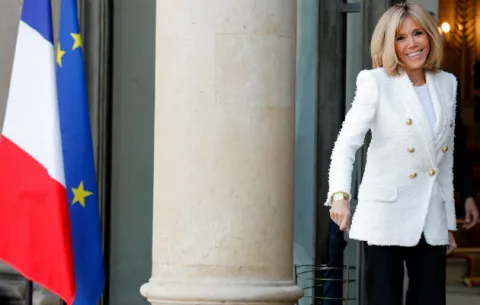 Primera dama de Francia Brigitte Macron es víctima de usurpación de identidad 