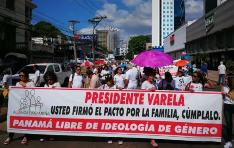 Alianza Evangélica: Presidente Varela, usted firmó el Pacto por la Familia