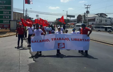 Trabajadores de minera marchan en Penonomé, piden los dejen trabajar