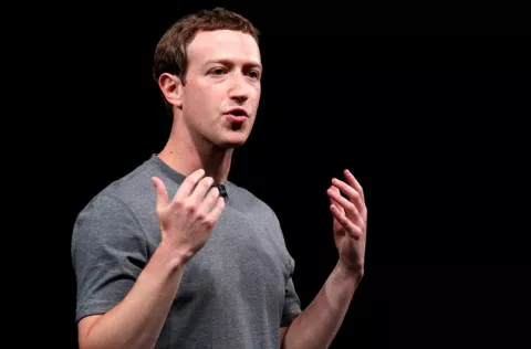 Fundador de Facebook pide perdón y dice que testificará en el Congreso 