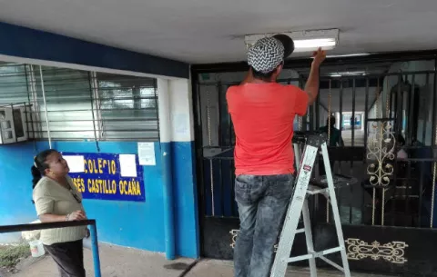 Acuerdan iniciar clases el lunes en el Colegio Moisés Castillo Ocaña 