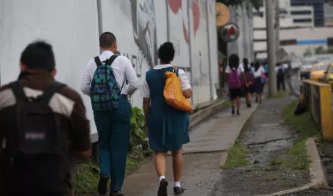 Padres asumen gastos de  jóvenes gestantes menores de 18 años 