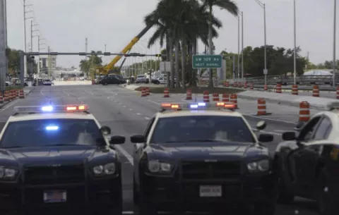 Universidad de Miami reanuda sus clases tras el derrumbe del puente peatonal