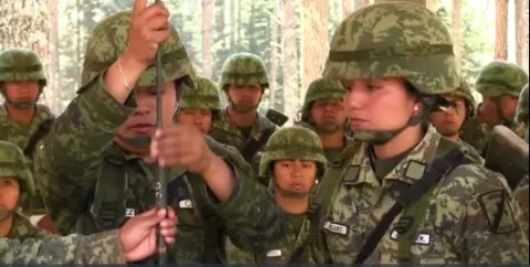 Mujeres mexicanas dejan la vida civil para sumarse a las filas del ejército