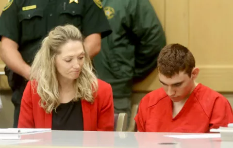 Atacante de la escuela de Parkland recibe cientos de cartas de fanáticas
