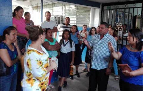¡Cansados! La MCO protesta frente al Meduca 