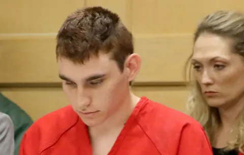 Piden pena de muerte para autor confeso de la matanza de Parkland