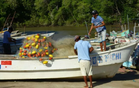 Duro golpe para los pescadores en Herrera tras días santos