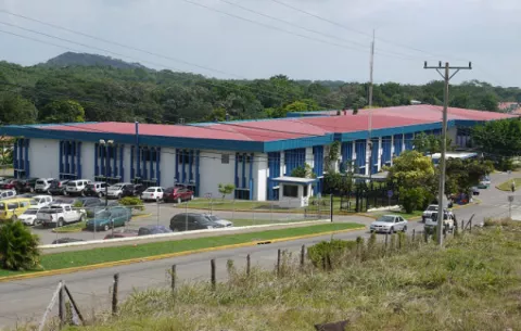 Fluctuaciones dañan dos elevadores en Policlínica de La Chorrera