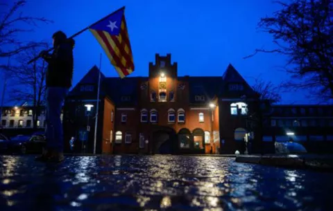 Puigdemont, encarcelado al menos hasta "principios" de la próxima semana