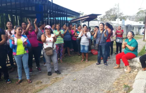 Paralizan clases en escuela de Caimito en el norte de Penonomé