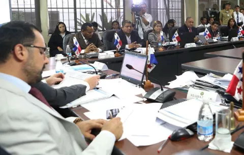 Comisión de Presupuesto solo se ha reunido dos veces desde que se instaló