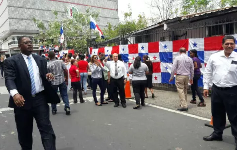 Funcionarios de la Asamblea vuelven a protestar; piden respeto laboral
