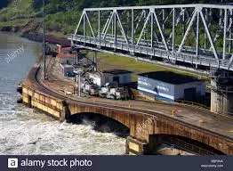 Canal de Panamá desmantelará puente sobre esclusa de Miraflores