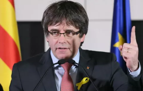 Puigdemont retira candidatura a presidir Cataluña