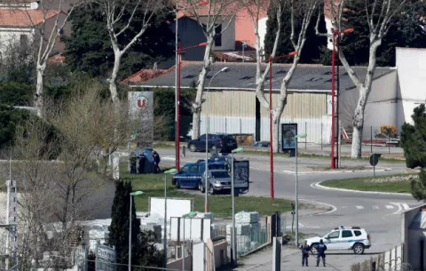 Dos muertos en toma de rehenes en supermercado de Francia