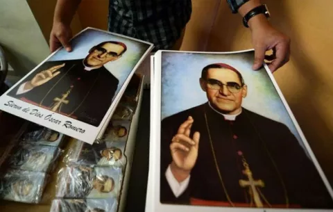 Papa Francisco abre la puerta a canonización de arzobispo Romero