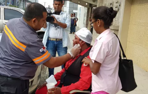 ¡Salvajes! Roban y golpean con martillo a secretaria en Zona Libre de Colón