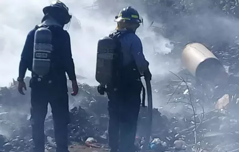 Humo por incendio en vertedero de Soná afecta a comunidades