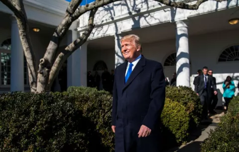 Abogado de Trump pide poner fin a la investigación sobre la injerencia rusa en los comicios