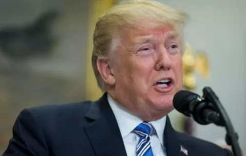 Renuncia abogado de Trump que pidió acabar con la investigación de trama 