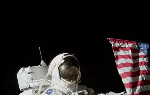 Trump dice que le gustaría crear cuerpo militar enfocado en el espacio