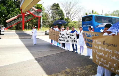 Enfermeras del Chicho Fábrega protestan por déficit de personal y denuncian sobrecarga laboral