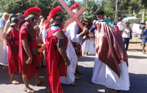 Parita se prepara para su Viacrucis viviente