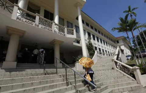 Al menos 30 de un centenar de aspirantes al cargo de magistrados cumplen requisitos