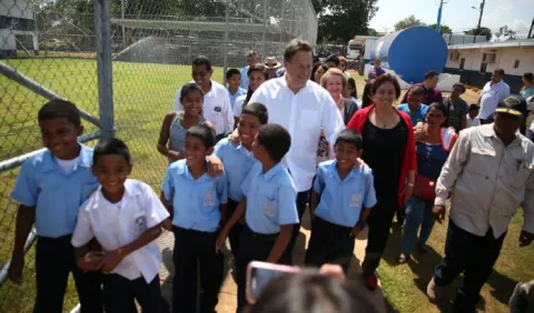Varela inauguró escuela modelo de $10 millones que sigue inhabilitada