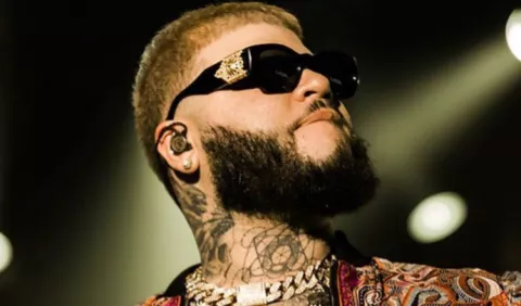  Farruko escondió dinero en sus zapatos