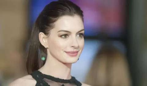 Anne Hathaway sube de peso por nuevo filme
