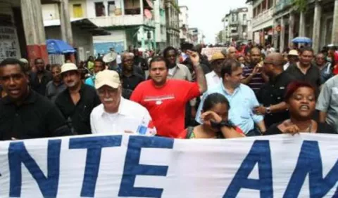 Represalia hacia dirigente de Colón, con traslado laboral