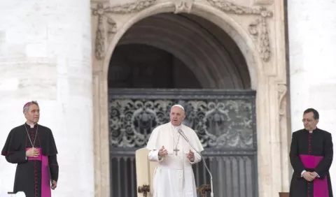 Papa reconoce error en el caso Barros