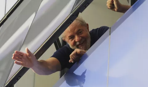 Lula  encabeza las encuestas desde la cárcel