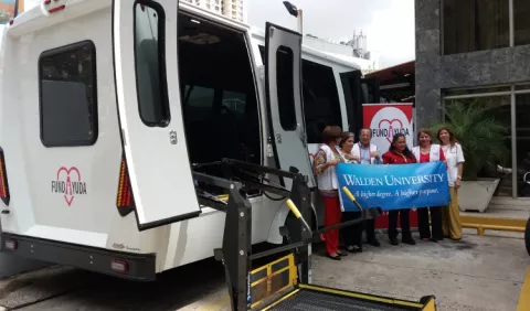 Llega transporte para ayudar a discapacitados