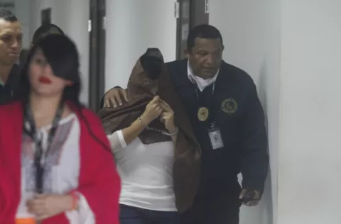 Imputan cargos a abogada por segundo doble homicidio