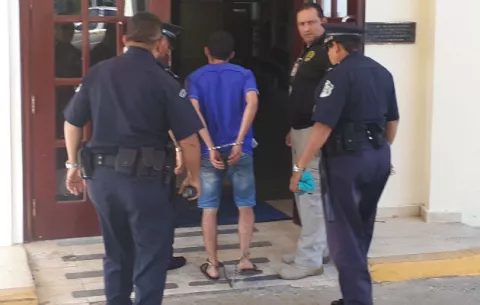 Realizan audiencia a tres sospechosos por crimen de comisionado 