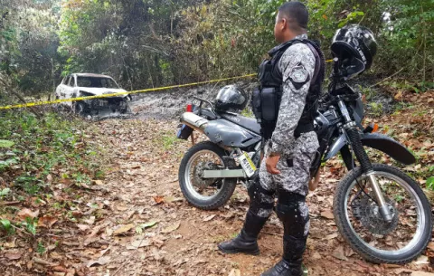 Hurtan en residencia de Colón, se llevan auto y lo queman 