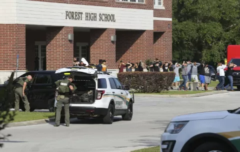 ¡Alarma! Estudiante recibe bala en un colegio de Florida