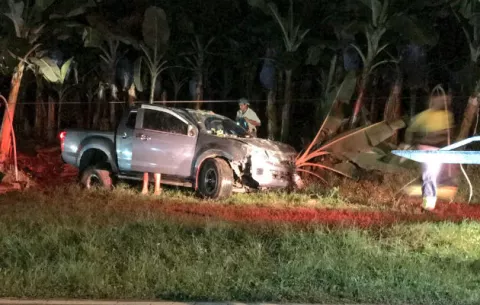 Beisbolista bocatoreño sufre accidente al viajar en un pick up 