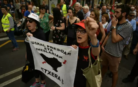 Protestan en Bilbao dando muestras  de apoyo a los presos de ETA